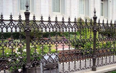 Заборы для частных домов и приусадебных территорий (+390 Фото Идей). Красивые ограждения и критерии выбора