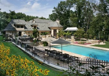 Заборы для частных домов и приусадебных территорий (+390 Фото Идей). Красивые ограждения и критерии выбора