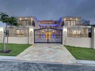 Заборы для частных домов и приусадебных территорий (+390 Фото Идей). Красивые ограждения и критерии выбора