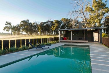 Заборы для частных домов и приусадебных территорий (+390 Фото Идей). Красивые ограждения и критерии выбора