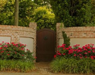 Заборы для частных домов и приусадебных территорий (+390 Фото Идей). Красивые ограждения и критерии выбора