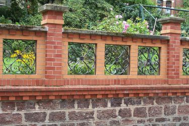 Заборы для частных домов и приусадебных территорий (+390 Фото Идей). Красивые ограждения и критерии выбора