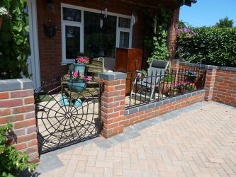 Заборы для частных домов и приусадебных территорий (+390 Фото Идей). Красивые ограждения и критерии выбора