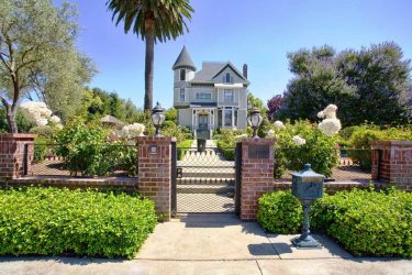 Заборы для частных домов и приусадебных территорий (+390 Фото Идей). Красивые ограждения и критерии выбора