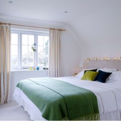 Интерьер спальни зеленого цвета: Как сделать его лучшим местом для отдыха? 175+ (Фото) вариантов Дизайна (шторы, обои, стены)