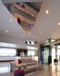 Зеркальный потолок: Особенности интерьерного решения (в ванной, гостиной, прихожей). Блестящая отделка для эффектного дизайна