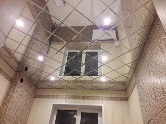 Зеркальный потолок: Особенности интерьерного решения (в ванной, гостиной, прихожей). Блестящая отделка для эффектного дизайна