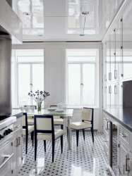 Зеркальный потолок: Особенности интерьерного решения (в ванной, гостиной, прихожей). Блестящая отделка для эффектного дизайна