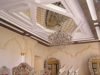 Зеркальный потолок: Особенности интерьерного решения (в ванной, гостиной, прихожей). Блестящая отделка для эффектного дизайна