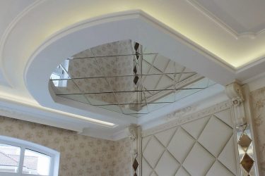 Зеркальный потолок: Особенности интерьерного решения (в ванной, гостиной, прихожей). Блестящая отделка для эффектного дизайна