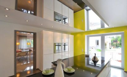 Зеркальный потолок: Особенности интерьерного решения (в ванной, гостиной, прихожей). Блестящая отделка для эффектного дизайна