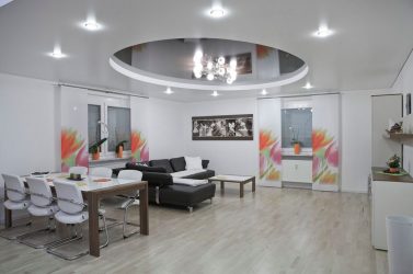 Зеркальный потолок: Особенности интерьерного решения (в ванной, гостиной, прихожей). Блестящая отделка для эффектного дизайна