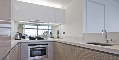 Зеркало на кухне — Увеличиваем пространство. Где разместить? Как подобрать? Как оформить? Выбираем оптимальные варианты (на стене, над полкой, над столом, на фартуке)