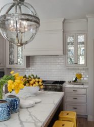 Зеркало на кухне — Увеличиваем пространство. Где разместить? Как подобрать? Как оформить? Выбираем оптимальные варианты (на стене, над полкой, над столом, на фартуке)