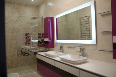 Зеркало в ванную с Подсветкой (200+ Фото): Практичность и оригинальность идеи. Выбираем дополнительные аксессуары (розетка/часы/подогрев)